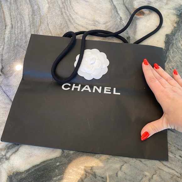 Chanel Shopping Bag with Camille Flower - Picture 5 of 5